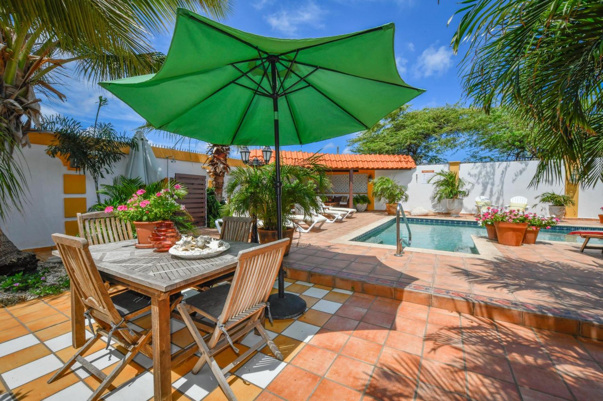 Brisas Studio Apartments (Adults Only) Palm Beach Eksteriør bilde