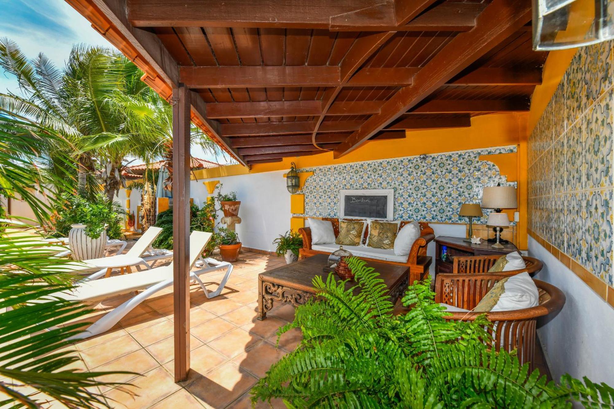 Brisas Studio Apartments (Adults Only) Palm Beach Eksteriør bilde