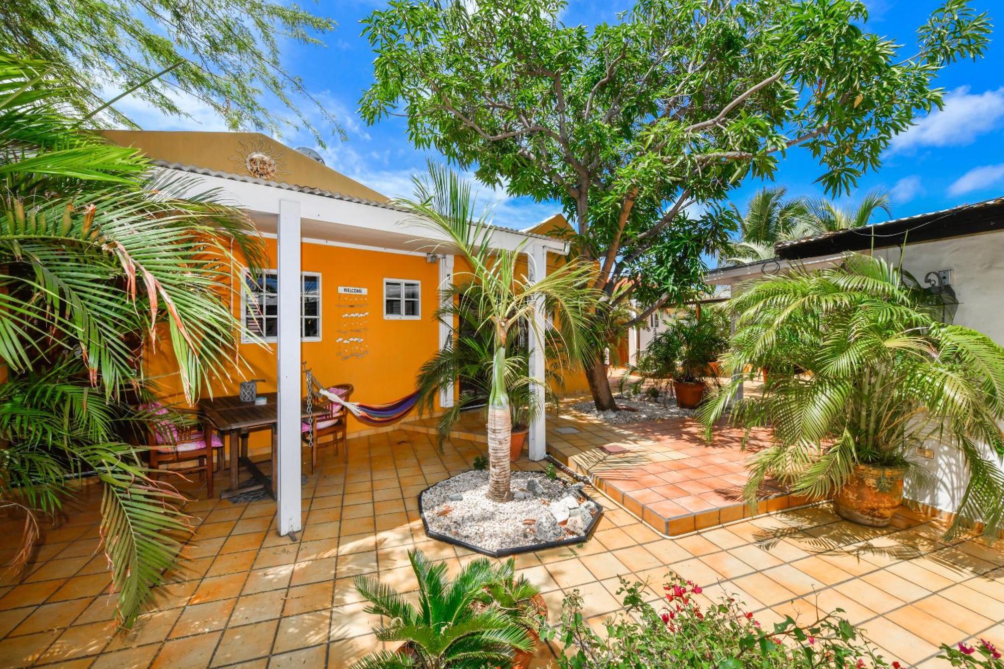 Brisas Studio Apartments (Adults Only) Palm Beach Eksteriør bilde