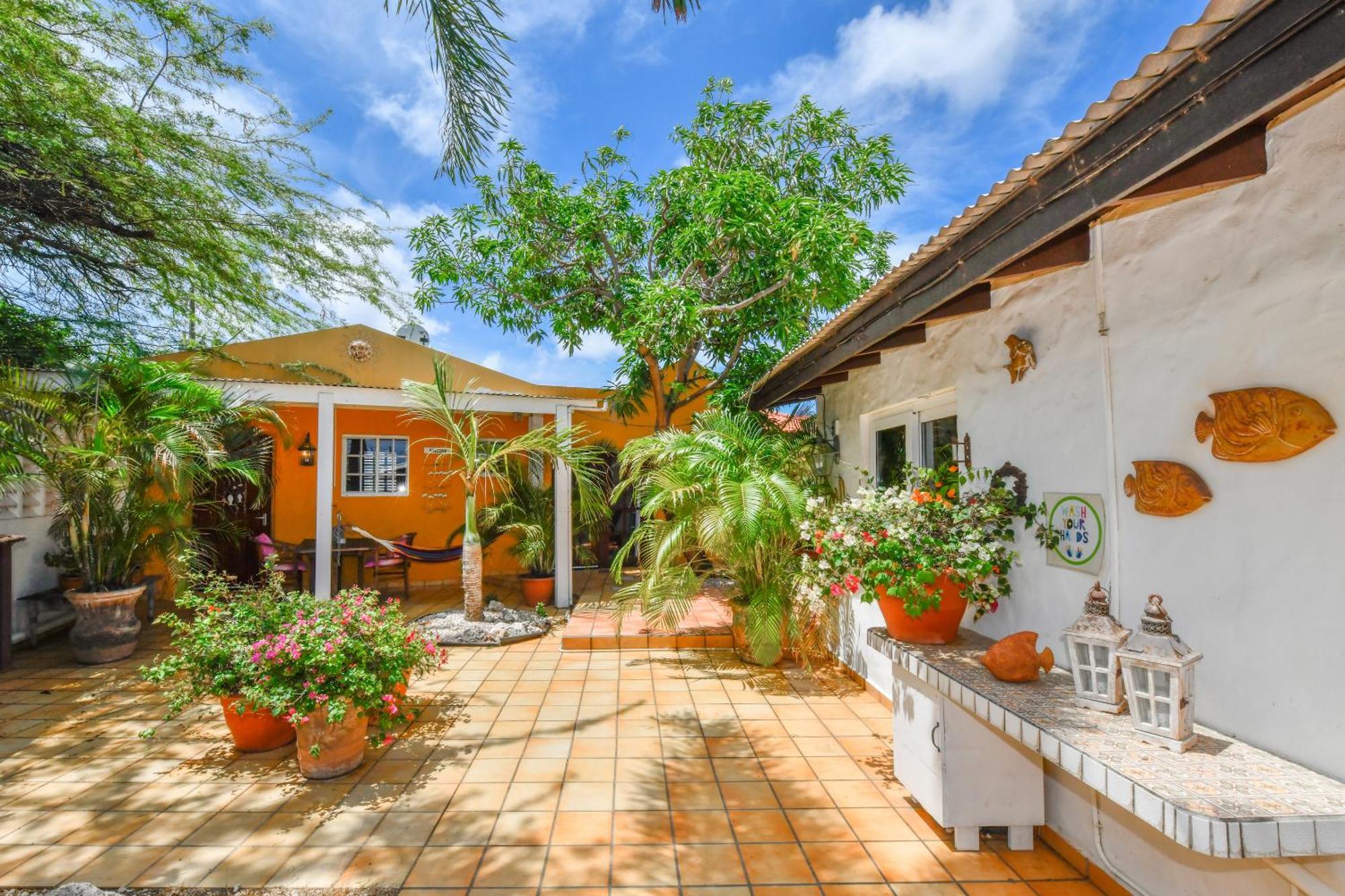 Brisas Studio Apartments (Adults Only) Palm Beach Eksteriør bilde