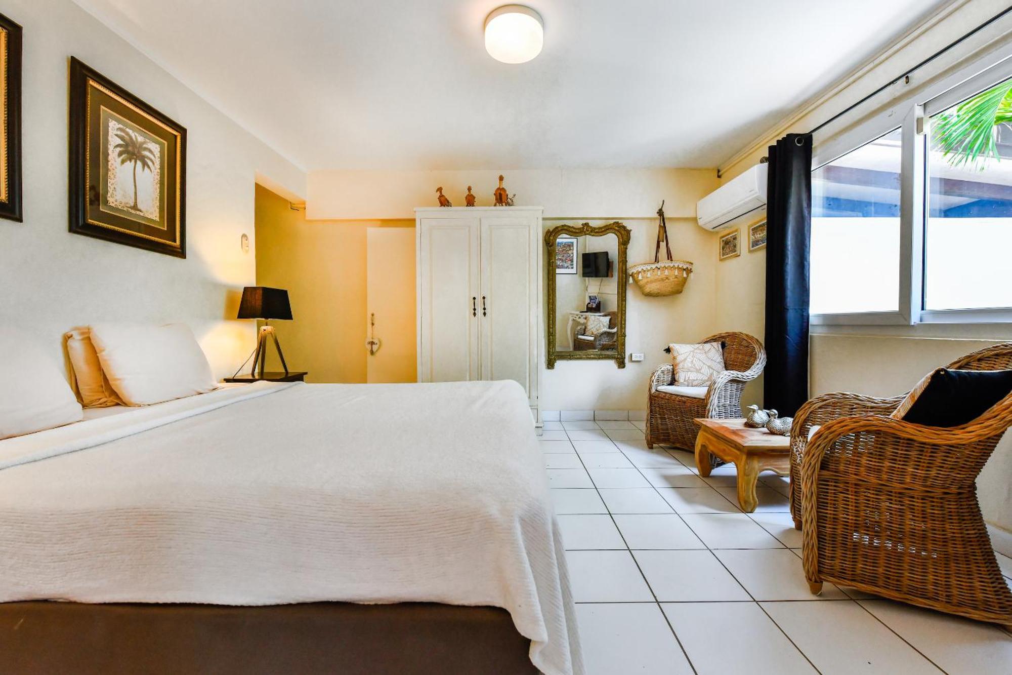 Brisas Studio Apartments (Adults Only) Palm Beach Eksteriør bilde