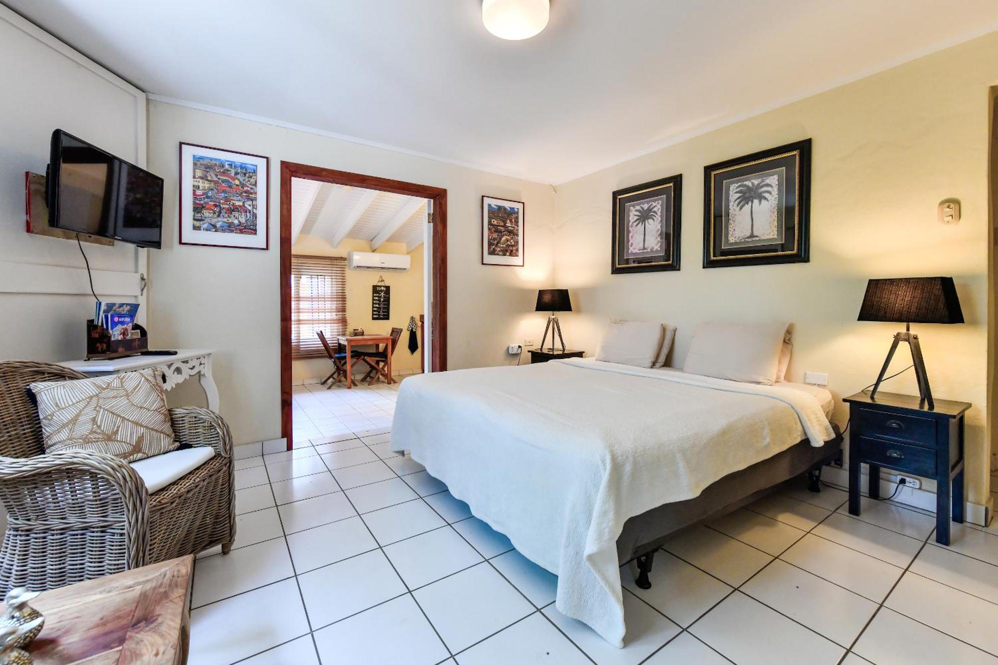 Brisas Studio Apartments (Adults Only) Palm Beach Eksteriør bilde