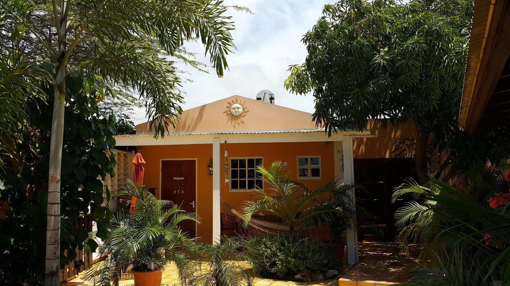 Brisas Studio Apartments (Adults Only) Palm Beach Eksteriør bilde